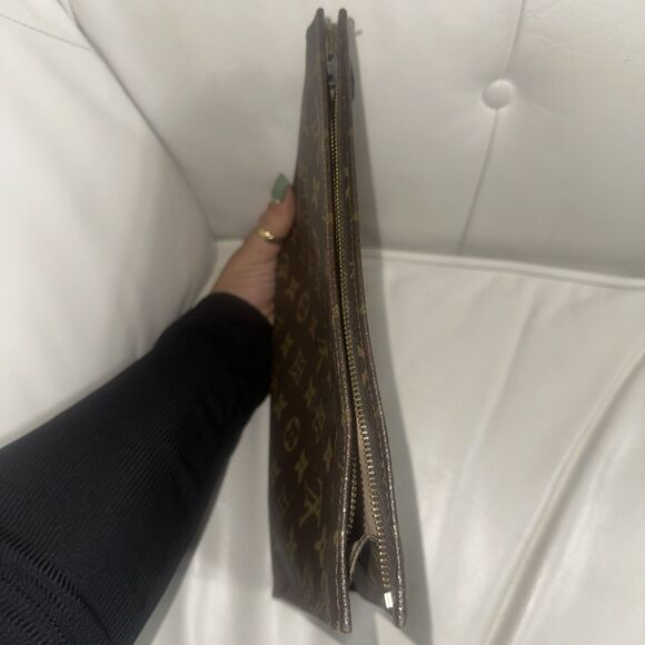 Authentic Louis Vuitton Monogram Toiletry Pouch 26 M47542 - Picture 8 of 15
